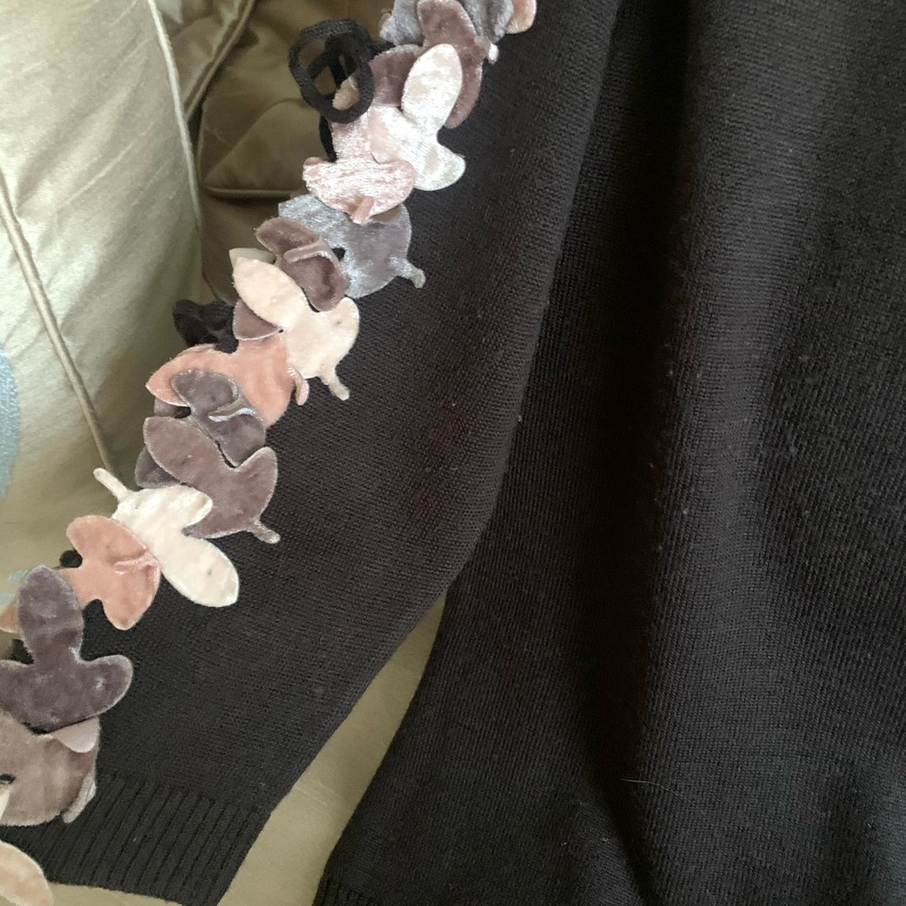 Dolce Cabo Velvet Floral Flocked Sweater - Picture 9 of 9